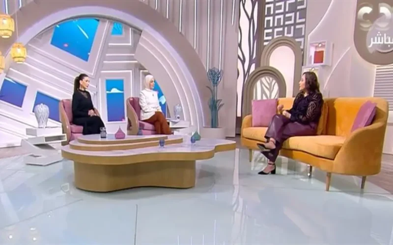 قواعد الذوق.. كيف تستقبلون ضيوفكم في المنزل وفق إتيكيت الزيارات؟